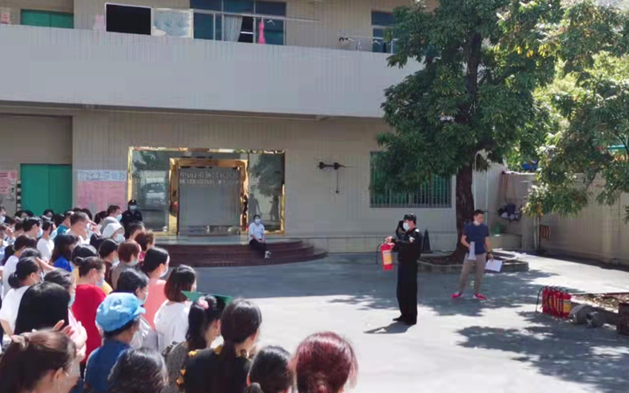 我司駐大地服裝公司保安員主持消防知識普及會議，提升員工防火自救能力